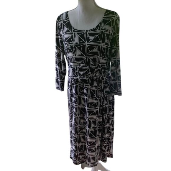 PRECIS Black and White Geometrical Shift Dress - Picture 1 of 5